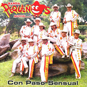 Album Con Paso Sensual de Pequeños Musical